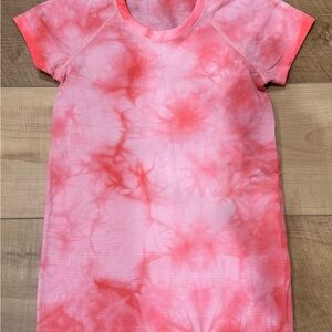 lululemon athletica Coral Tie-Dye Swiftly Tech Hip Length Tee